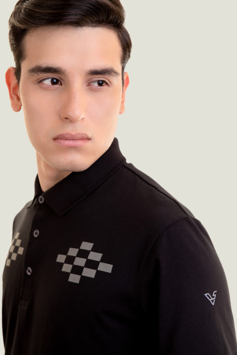 distinctive-print-black-hover