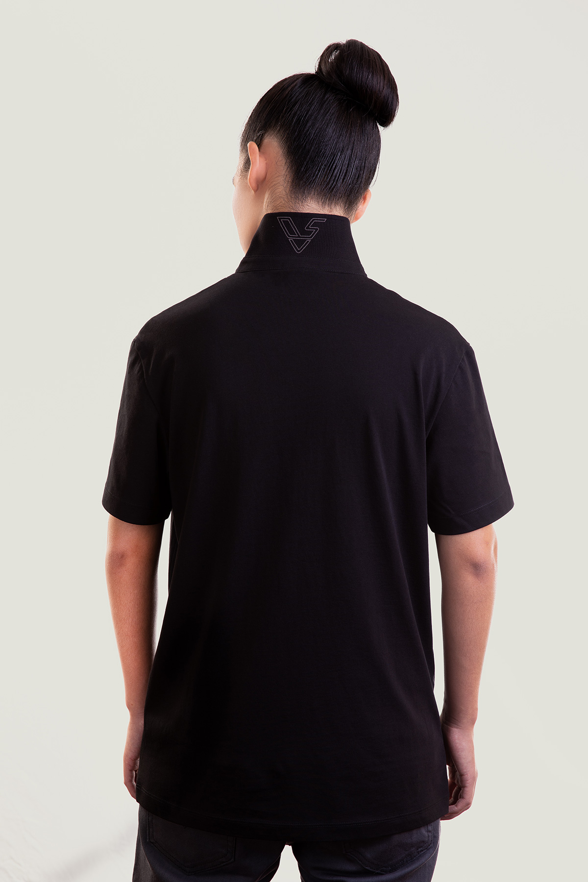 sofisticated-print-b-black-espalda