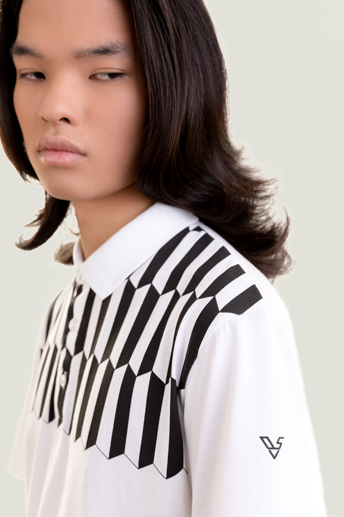 white-black-b-white-hover